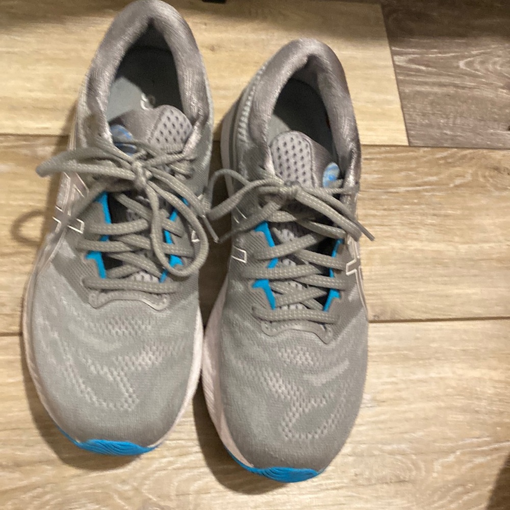 Womens asics gel nimbus 23 size 10.5